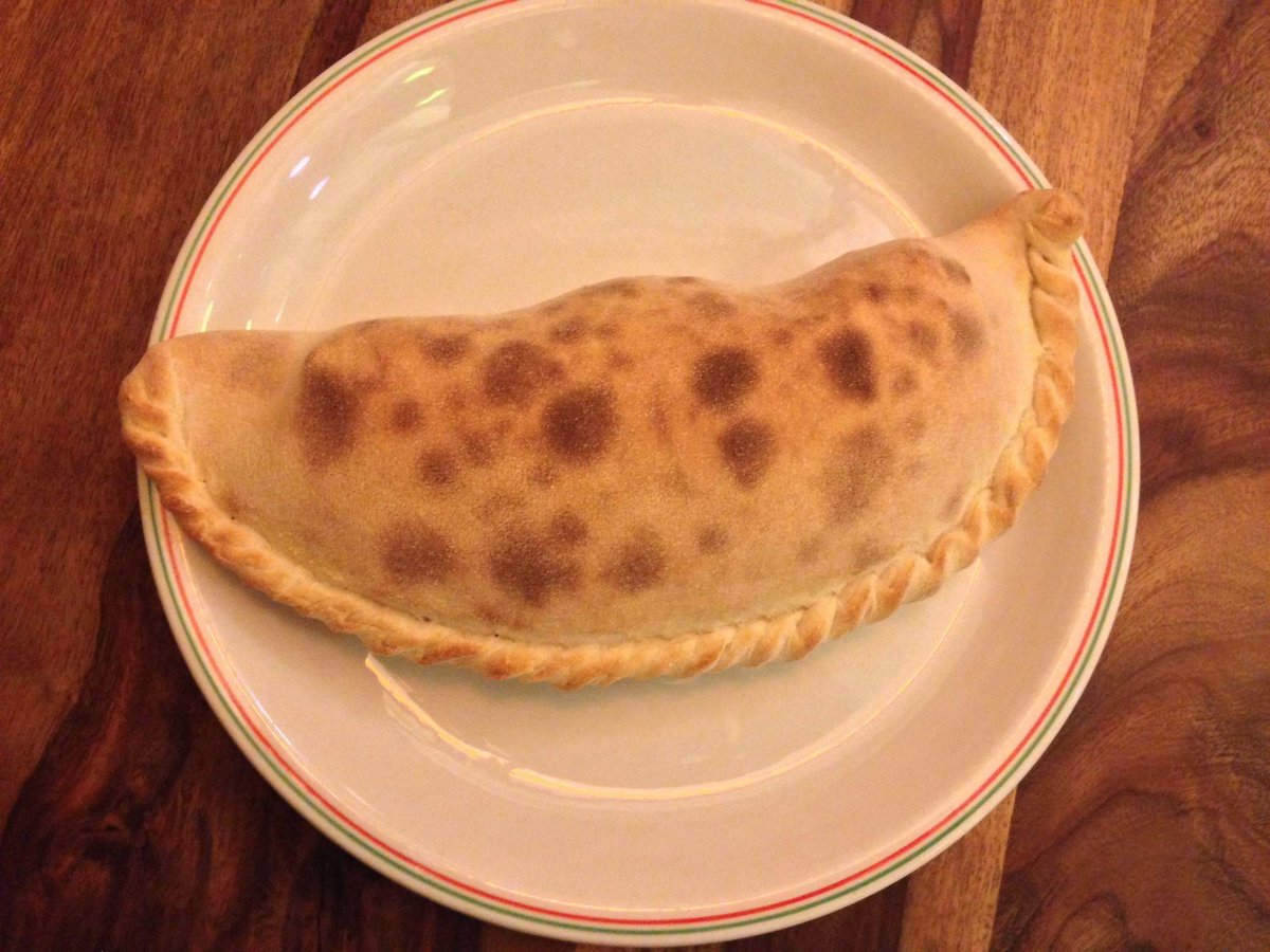 ladolceijssalon's tweet image. #Breaking Extra pizzadag ingelast! Vandaag alle pizza's voor 7 euro! 0524523704 -&amp;gt; Menukaart: ijssalon-ladolce.nl/pizzeria/menuk…