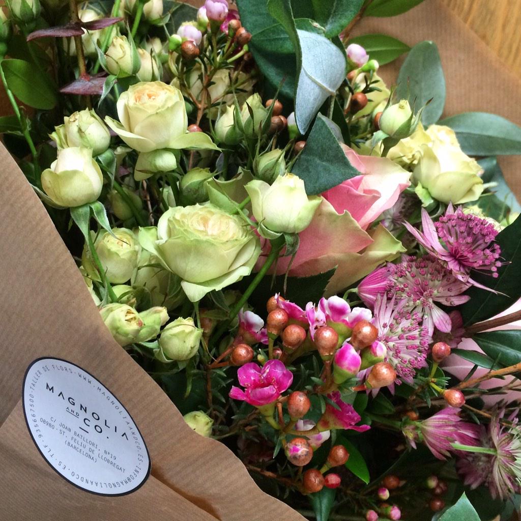 Quieres aprender a hacer un bouquet? Este martes 27 hay taller. No te lo pierdas!! info@magnoliandco.es