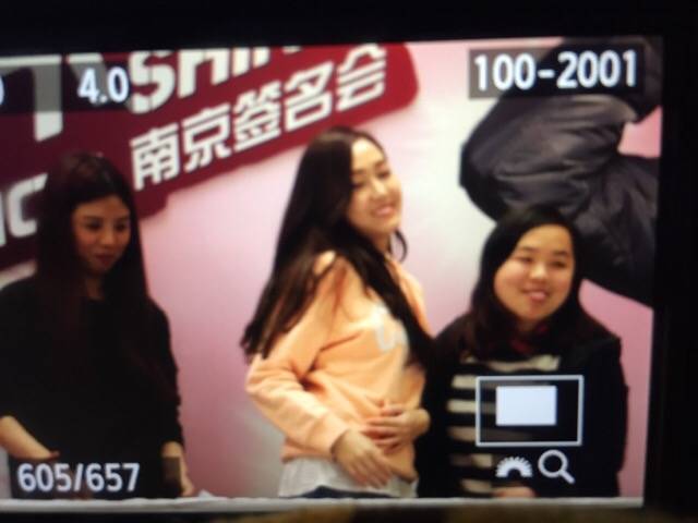 [PIC][25-01-2015]Jessica xuất hiện tại Nam Kinh để tham dự buổi fansign thứ 2 cho thương hiệu "Lining" B8MTkB5CcAEyYcS