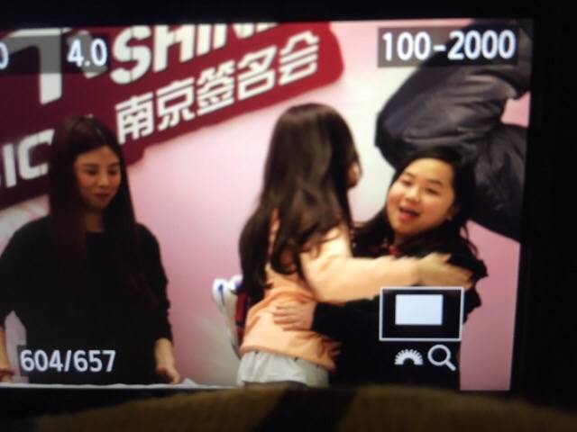 [PIC][25-01-2015]Jessica xuất hiện tại Nam Kinh để tham dự buổi fansign thứ 2 cho thương hiệu "Lining" B8MTkaPCYAA9b6c