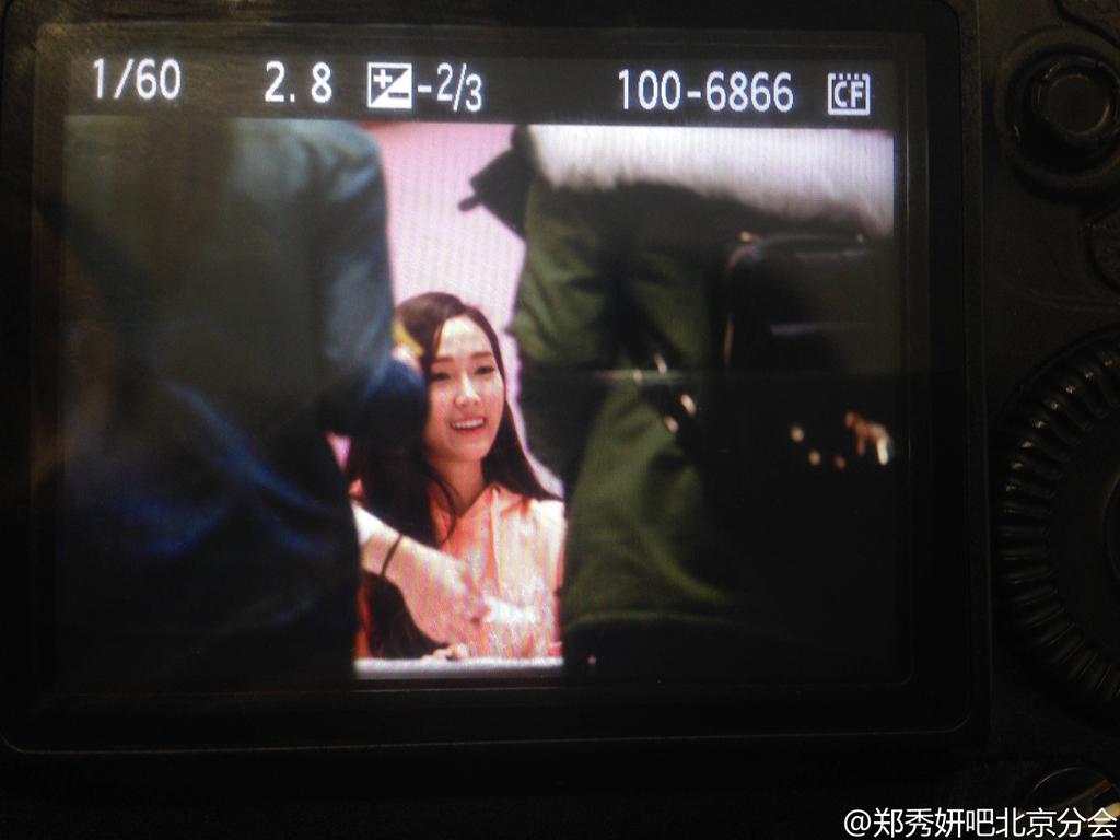 [PIC][25-01-2015]Jessica xuất hiện tại Nam Kinh để tham dự buổi fansign thứ 2 cho thương hiệu "Lining" B8MTvWkCcAAcJtC