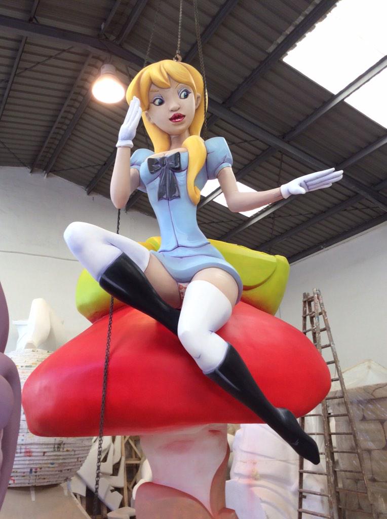 FallaOlta's tweet image. Hoy nos hemos ido de visita al taller de los artistas Falleros, en Facebook todas las fotos facebook.com/fallaoltajrjim…