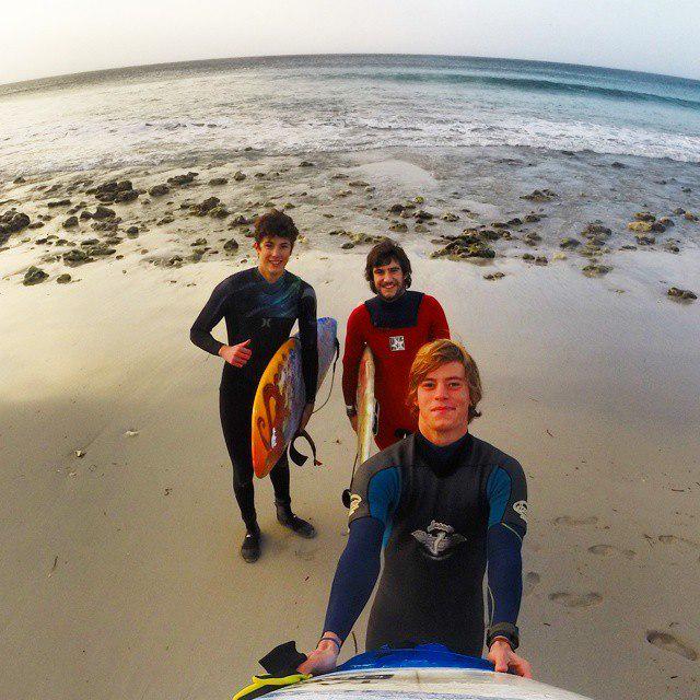SurfingandBeer's tweet image. Mal temps, fred pes cap, mans congelades... Pero s'essència no es perd! #surfordie #surf #surfinglife #grandes #g...