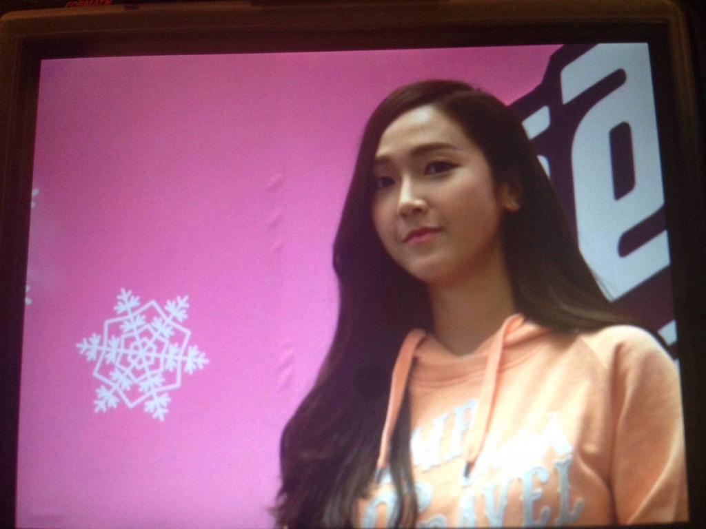 [PIC][25-01-2015]Jessica xuất hiện tại Nam Kinh để tham dự buổi fansign thứ 2 cho thương hiệu "Lining" B8MY0OFCQAABKO8