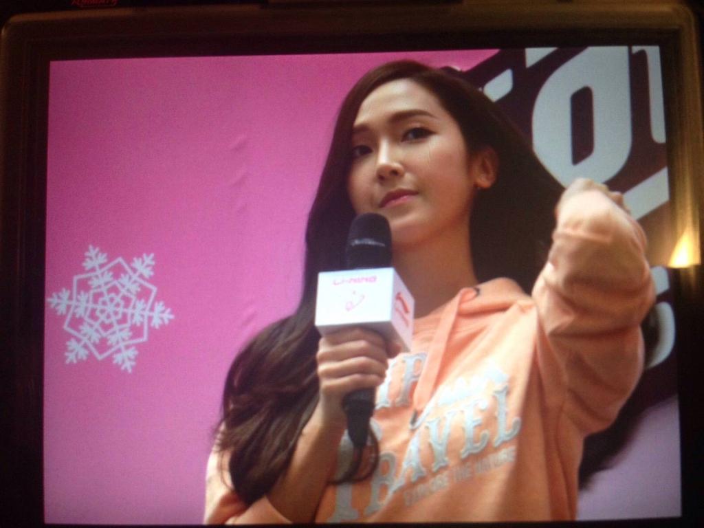 [PIC][25-01-2015]Jessica xuất hiện tại Nam Kinh để tham dự buổi fansign thứ 2 cho thương hiệu "Lining" B8MY2oHCUAIvu9A