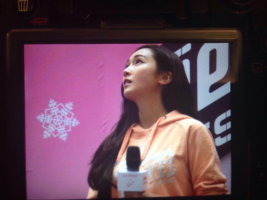 [PIC][25-01-2015]Jessica xuất hiện tại Nam Kinh để tham dự buổi fansign thứ 2 cho thương hiệu "Lining" B8MY3_5CMAAa8Wt