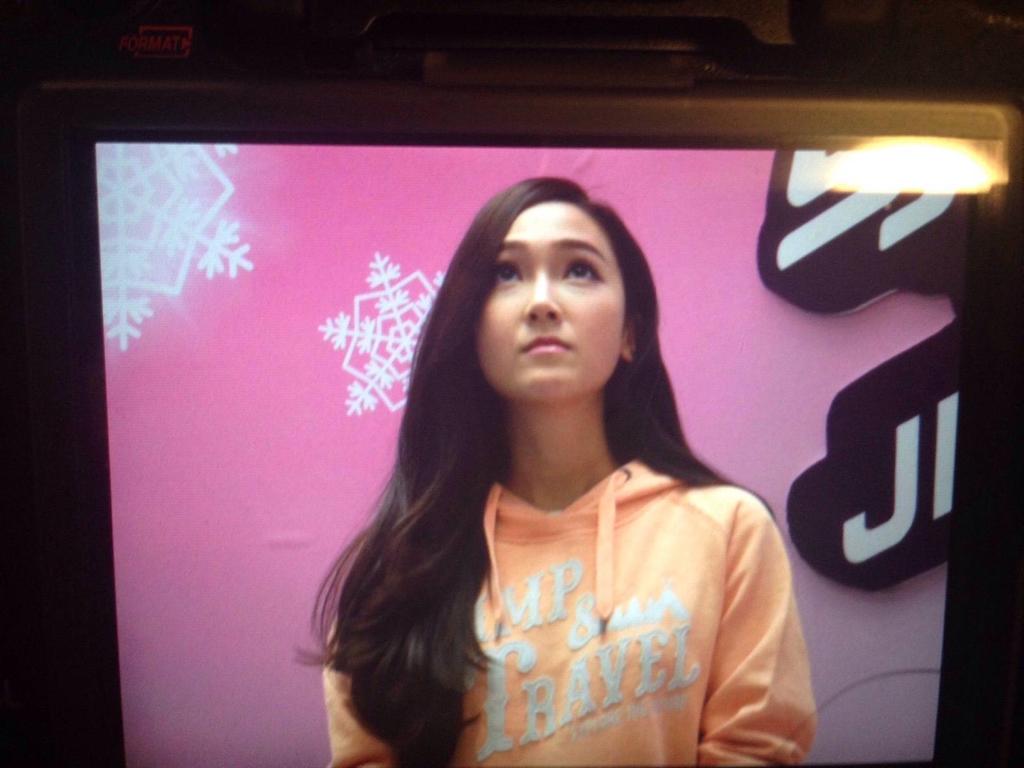 [PIC][25-01-2015]Jessica xuất hiện tại Nam Kinh để tham dự buổi fansign thứ 2 cho thương hiệu "Lining" B8MY5pNCcAAhsm3