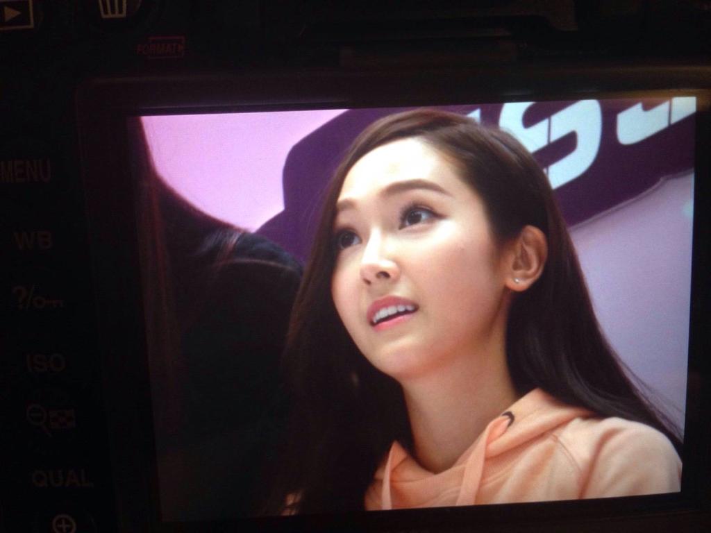 [PIC][25-01-2015]Jessica xuất hiện tại Nam Kinh để tham dự buổi fansign thứ 2 cho thương hiệu "Lining" B8MY6ftCQAABkSd