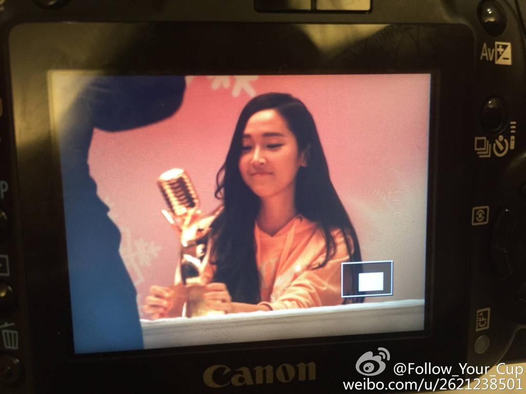[PIC][25-01-2015]Jessica xuất hiện tại Nam Kinh để tham dự buổi fansign thứ 2 cho thương hiệu "Lining" B8MZep5CQAE1yUC