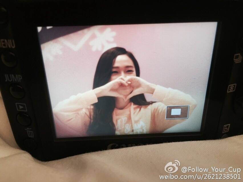 [PIC][25-01-2015]Jessica xuất hiện tại Nam Kinh để tham dự buổi fansign thứ 2 cho thương hiệu "Lining" B8MZh1JCUAEQHE7