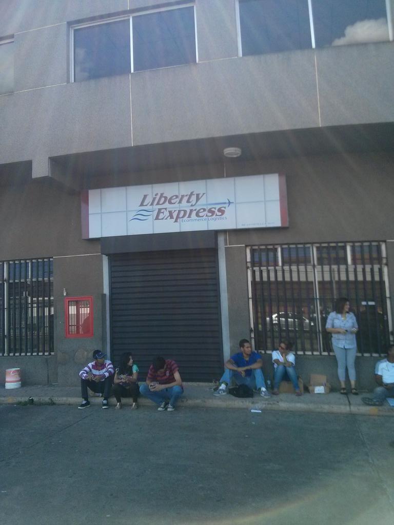 Liberty Express on Twitter: "¡Retira tus compras en este 2015! Acércate HOY  domingo de 9am a 3pm, nuestras sucursales de San Cristóbal Maracay y Puerto  Ordaz te esperan" / Twitter