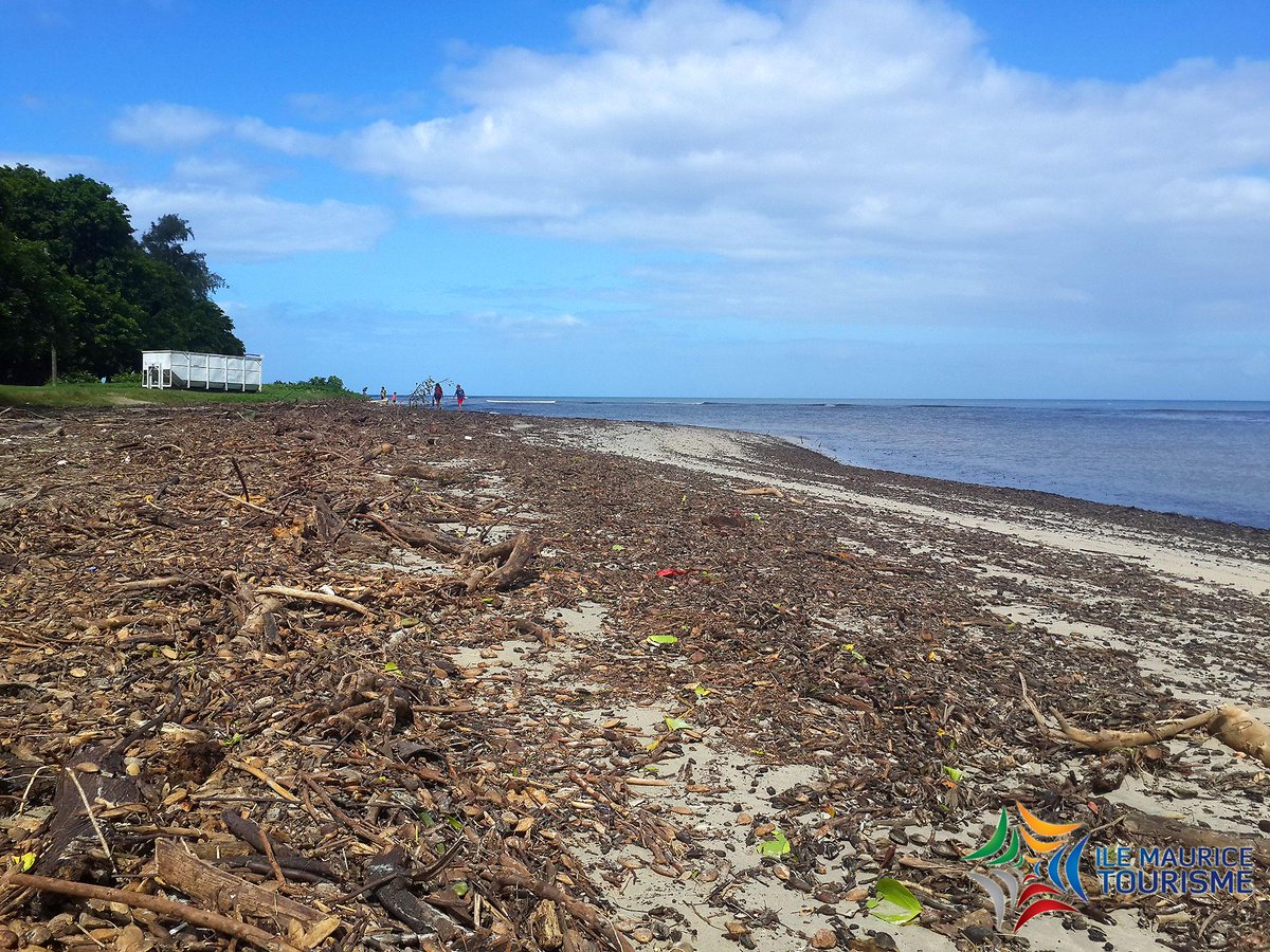 ilemaurice's tweet photo. Tamarin après la pluie #IleMaurice #mauritius #meteo #nature #plage #beach https//www.facebook.com/Ilemauricetourisme http://t.co/7oC8Vr522z