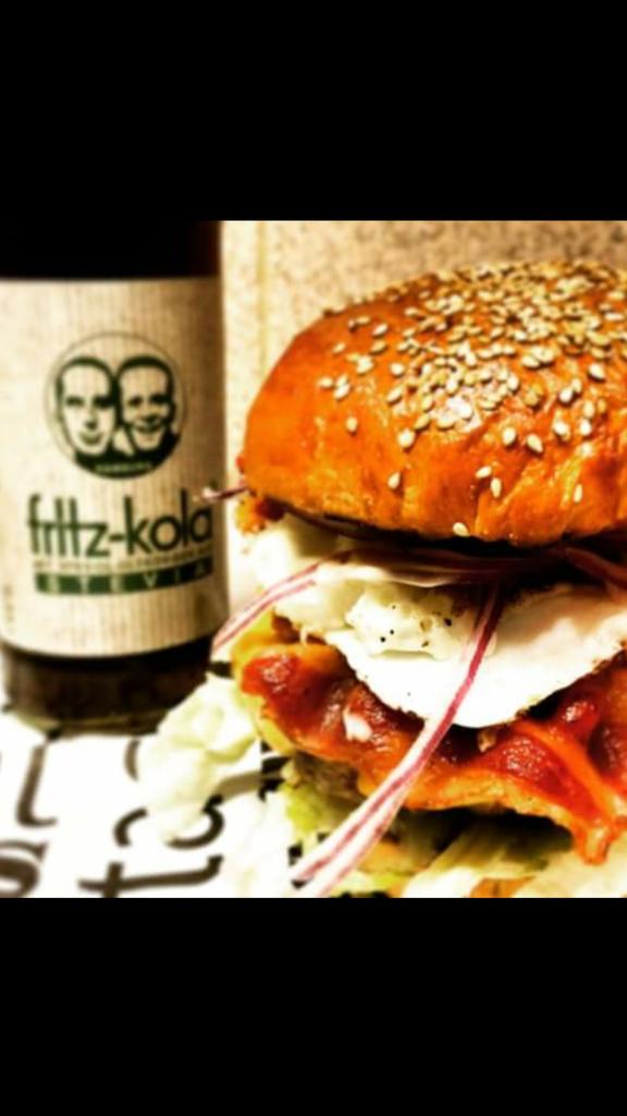 Love at first bite #bloodydelicious #burger #fritzkola #hungry