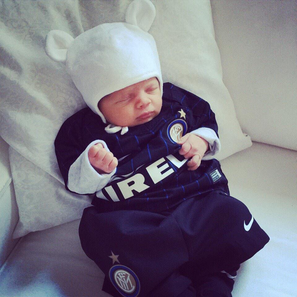 MauroIcardi's tweet photo. Forza Inter 🔵⚫️ @wandaicardi ⚽️⚽️ http://t.co/77BFsH2vVc