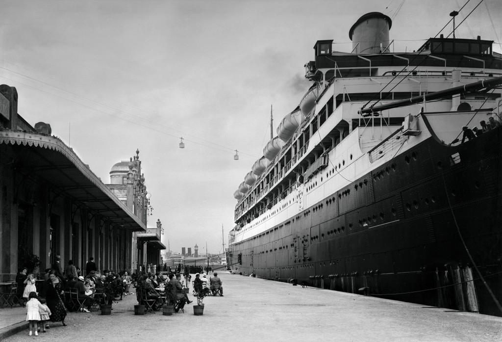 barcelona_cat's tweet photo. Aquest és el port de #Barcelona al 1920. Vols més imatges? Aquí les pot descobrir: http://t.co/VAZCsmmHeu http://t.co/nEDxLHfDti