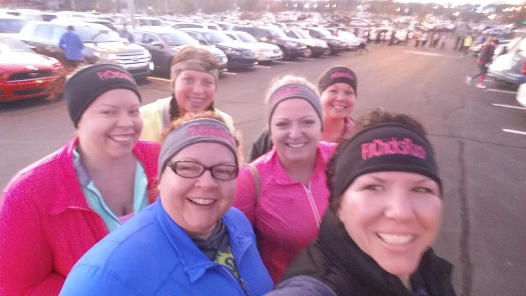 fitchicksrock's tweet photo. 15k/5k @fitchicksrule 1st race of the year! http://t.co/4nDvYAcJ1m