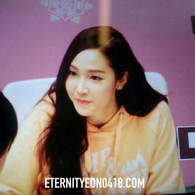 [PIC][25-01-2015]Jessica xuất hiện tại Nam Kinh để tham dự buổi fansign thứ 2 cho thương hiệu "Lining" B8MkfUVCAAAzWiq