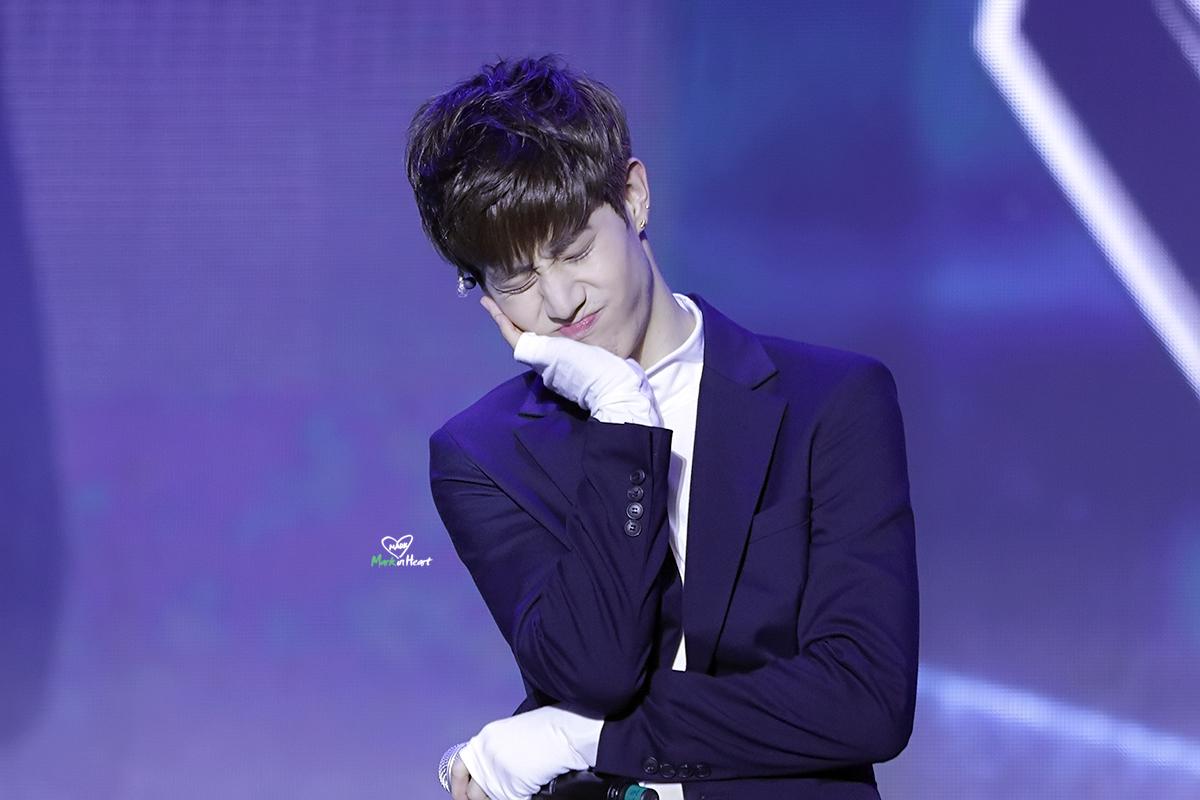 markinheart0904's tweet photo. 150124 ASIA TOUR SHOWCASE IN SHANGHAI #GOT7 #Mark #마크 TOO...TH...ACHE... http://t.co/rRcXQRW8bO