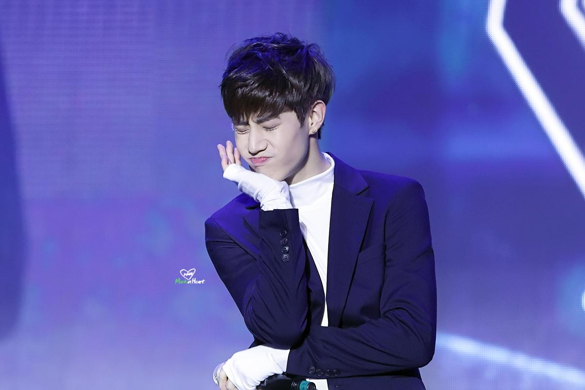 markinheart0904's tweet photo. 150124 ASIA TOUR SHOWCASE IN SHANGHAI #GOT7 #Mark #마크 TOO...TH...ACHE... http://t.co/rRcXQRW8bO