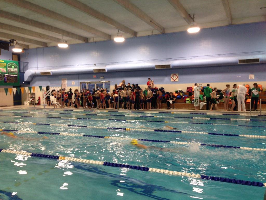 Pickswimclub's tweet photo. Warm up is underway at the USC Winter Invitational 2015 @UxbSwimClub We're anticipating some great swims 🏊 http://t.co/0mmPl5Ga4t