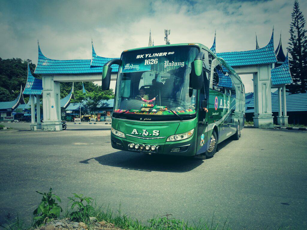 unk_lpu's tweet photo. Pt.ALS trayek medan-padang meninggalkan terminal bukit surungan pdg panjang, sumbar @SukaFotoBis @Zackaja1 http://t.co/1o9Vc6NZq6