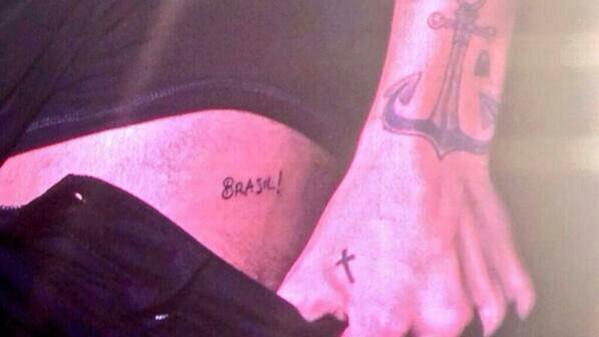 PANIC1D's tweet photo. "Brasileiras or Gringas" A FOTO FALA POR SI PRÓPRIA  http://t.co/QqGIEzpJ7k http://t.co/xDia4Ic95s