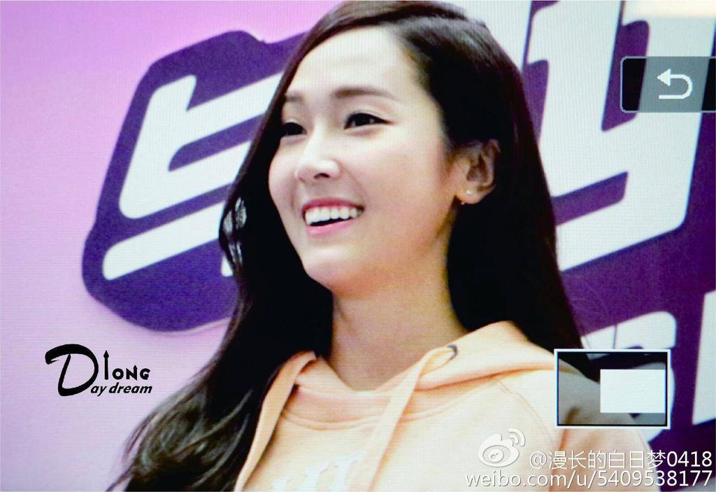 [PIC][25-01-2015]Jessica xuất hiện tại Nam Kinh để tham dự buổi fansign thứ 2 cho thương hiệu "Lining" B8Mvk1hCMAEPA1L