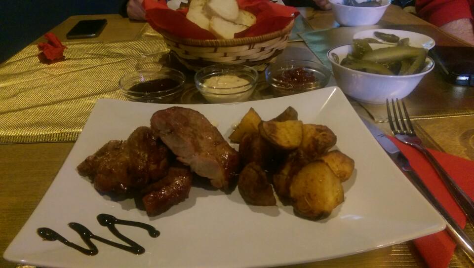 CristianGog's tweet image. Nimic de adaugat! (@ Grill House) swarmapp.com/c/kNJv8x20rwu