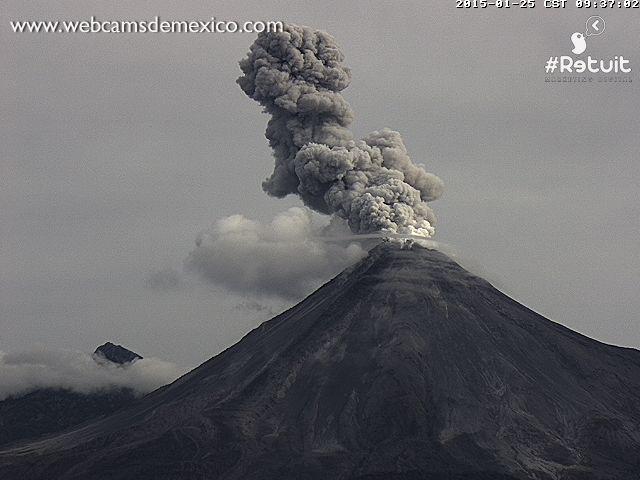 LegalizaColima's tweet photo. Continúa la actividad intensa del Volcán de #Colima. Este domingo fue todo un espectáculo -  http://t.co/MybKoScrJV
