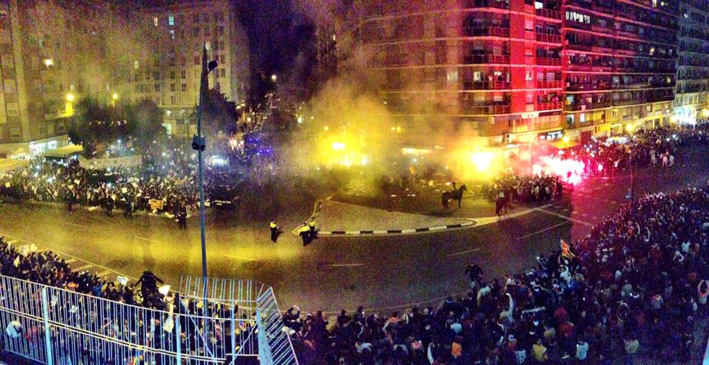 Valfaraig78's tweet photo. "@HugoBallester: Arde Valencia. Hay partido. http://t.co/oxb6V6GUOL" @CN10_VCF @Ultrayomus A PER ELLS!