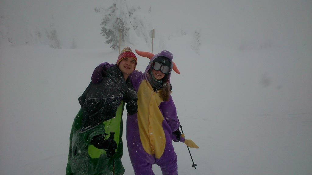 umgnctr's tweet photo. better late than never! #bigwhite #GNCTR2015 #onesieparty #ogopogo #spyro @Spirit_Judges http://t.co/ivIYEUOVKs