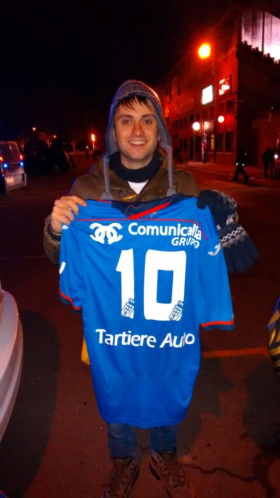 Nuestro socio <a href="/chemadv37/">TXEMA</a> consiguió la camiseta del partido de Generelo. Enhorabuena #PeñaAzulBarJB #HalaOviedo