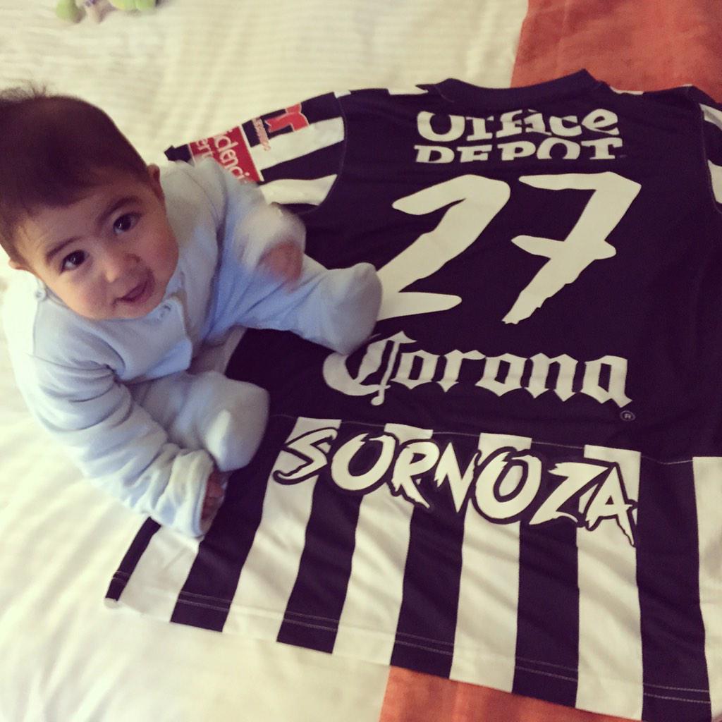 licethcasanovaz's tweet photo. JrMathias con la #27 gracias mi amor @JuniorSornoza ❤️ #Tuzos #Pachuca http://t.co/Yhle7ck0G7