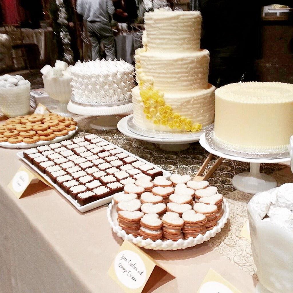 OneGirlCookies's tweet photo. Another look at the spread at @MarthaWeddings #marthaweddingparty! #marthaweddingparty #WeddingLibrary http://t.co/xLu1Q2zKcF
