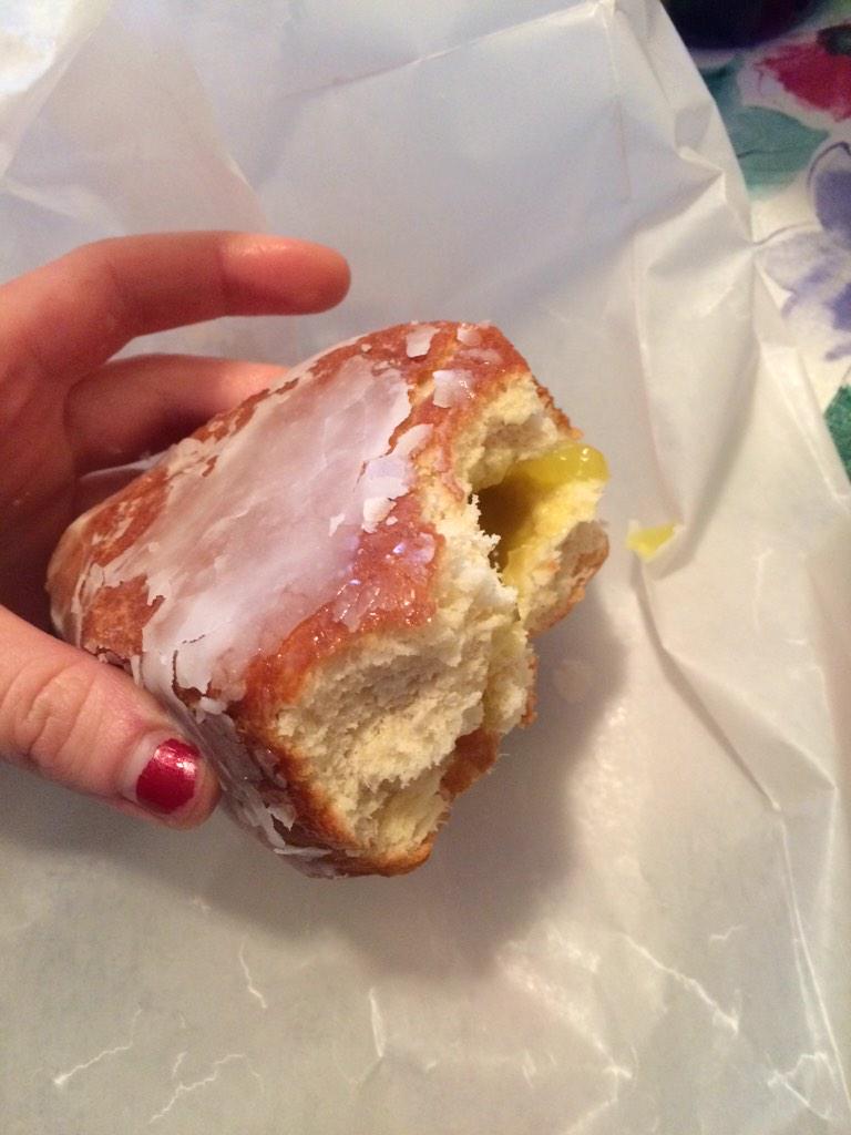 tayyy_z's tweet photo. I work out to eat donuts #lemonfilled β€οΈπ©β€οΈπ©β€οΈπ© http://t.co/xBk9K06zym