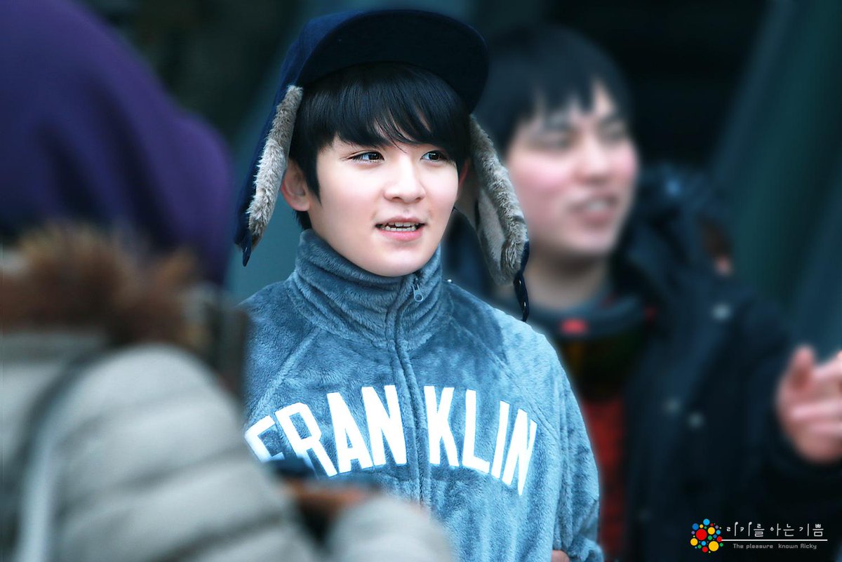 150123 출발드림팀 퇴근 #리키 <a href="/T_Ricky_T/">?</a> 유창현 보조개에 빠져 죽고싶다...유ㅅ유
1.i.imgur.com/mT2Vlbs.jpg 
2.i.imgur.com/9hIKuZj.jpg