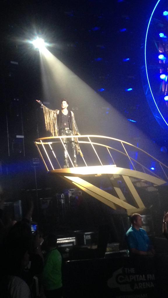 jaay099's tweet photo. @adamlambert & queen killed it lastnight!!! Amazing #queenlambert http://t.co/kOLYWfXXQu