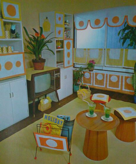 マモル 1968s カーテンを使って模様替え 可愛い女の子の部屋 壁を見ると純和風です ですが色と形でこんなにも可愛い部屋になるのかとこの時代のインテリアや家電も大好きです Http T Co Iwqgyl19xr
