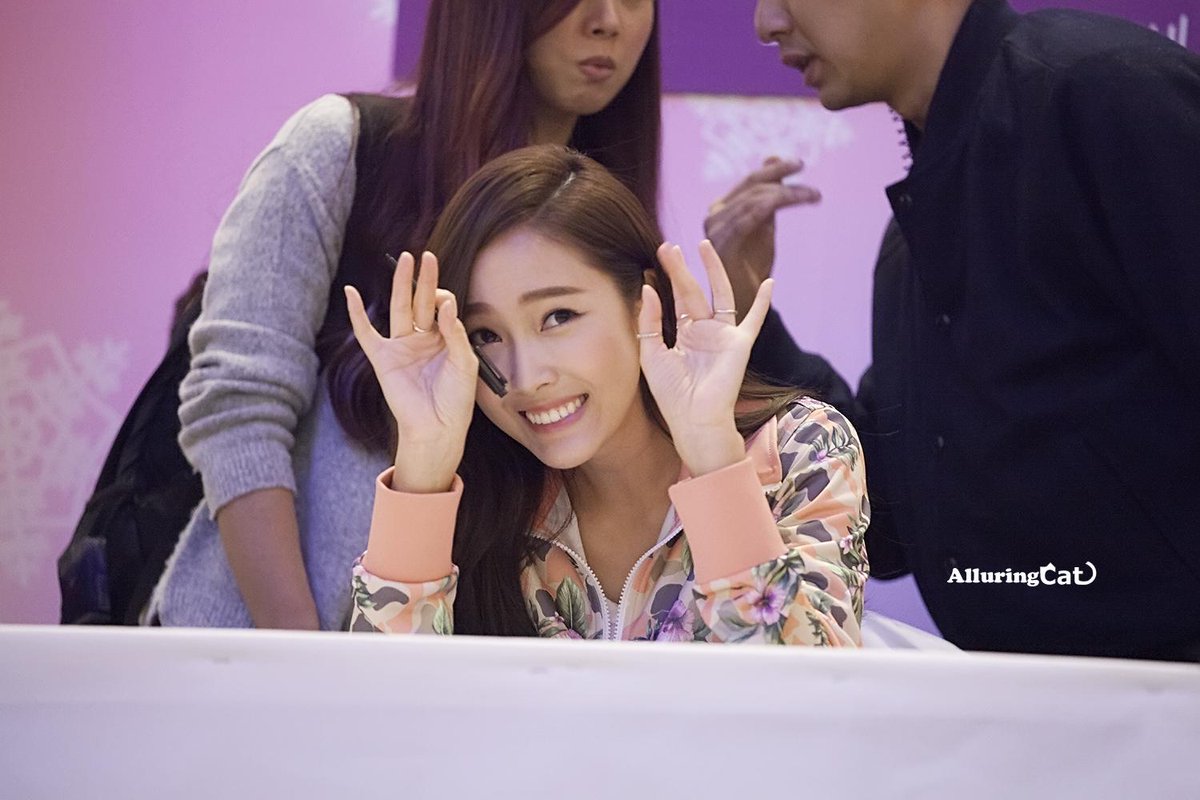 alluringcat's tweet image. 150124 #Jessicajung #Jungsooyeon LI-NING Chengdu Fansign event 4P