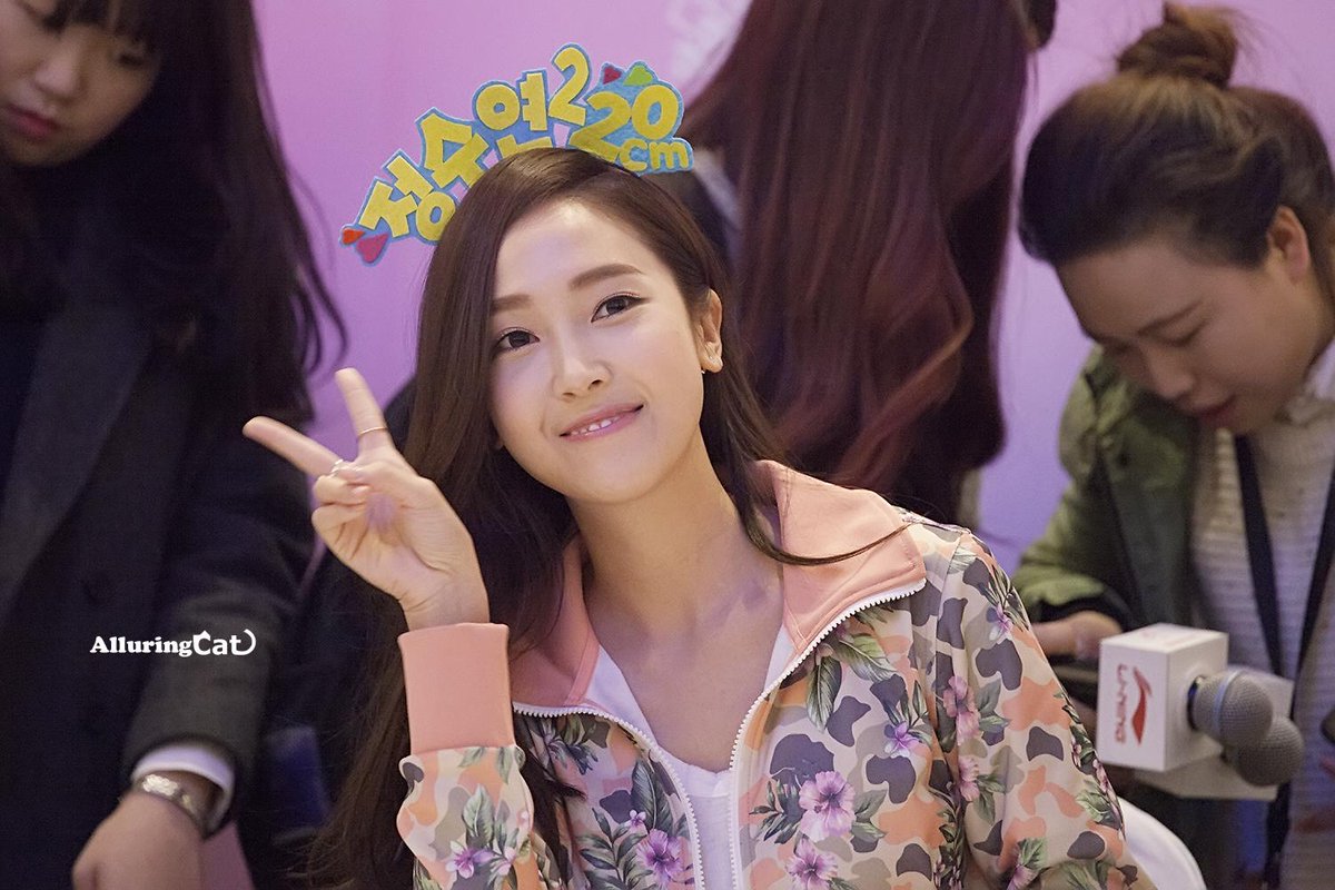 alluringcat's tweet image. 150124 #Jessicajung #Jungsooyeon LI-NING Chengdu Fansign event 4P