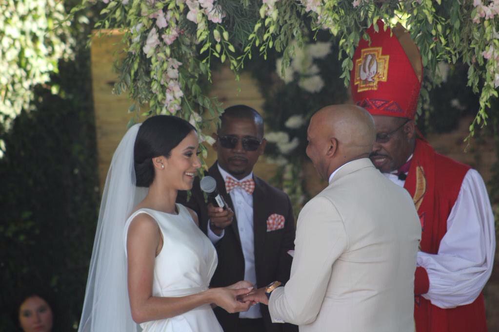 Kaptain_Scarlet's tweet photo. Introducing Mr &amp; Mrs Ramokgopa, young men of @CityTshwane take note #Ramokgopawedding @ANCTSHWANE http://t.co/7ZSGSLH1hb