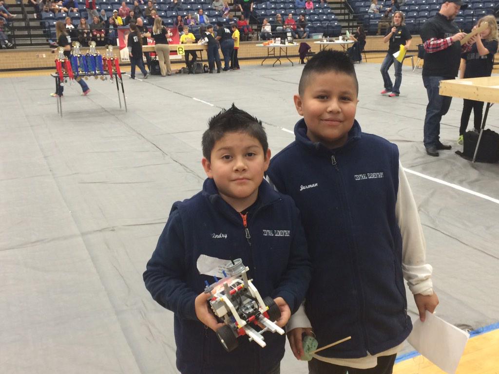 CentralSTEMBOTS's tweet photo. We had a great day at TCEA's robotic competition in Mansfield. Our 4th graders worked so hard! #teamcentral http://t.co/FrYlUVWOMc