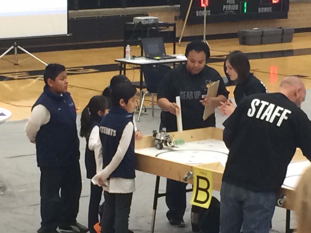 CentralSTEMBOTS's tweet photo. Future Engineering Farmers rockin' it in the arena... #teamcentral http://t.co/BjNkRGXtJa