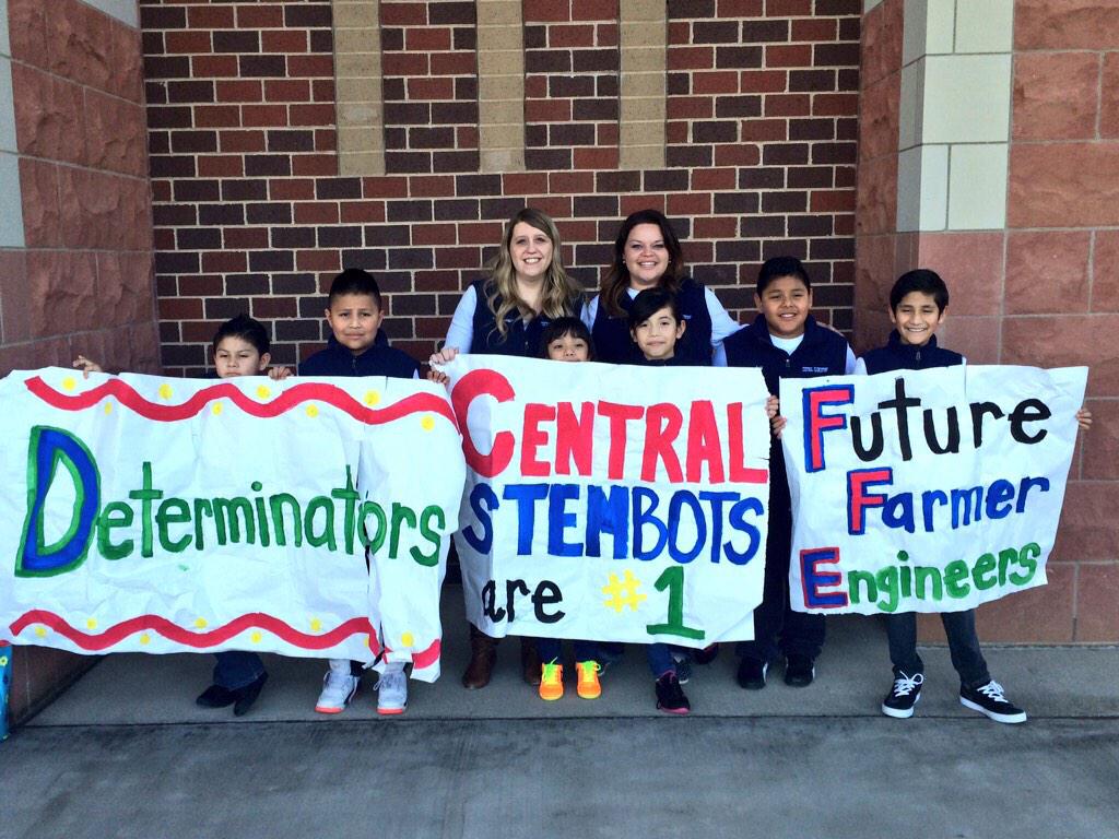 CentralSTEMBOTS's tweet photo. BIG thanks @CynthiaJaird @KwiatPerla @JaneLeigh @MelisaNardozza @Kaleigh0485 &amp; @Henderson405 4 support! #teamcentral http://t.co/SFS0YYfmTF