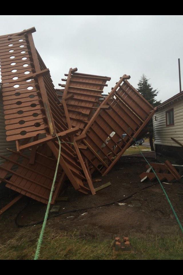 LucasHigdon's tweet photo. Winds are rough.. #unclespatio http://t.co/YkrbtwpAar