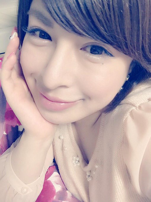 ふふふーんʕ&bull;̫͡&bull;ʔ♬✧ もう、ねる時間(*ﾟ▽ﾟ)ﾉ 明日お休みだと夜更かし♡♡ http://t.co/KX18T2ilQi