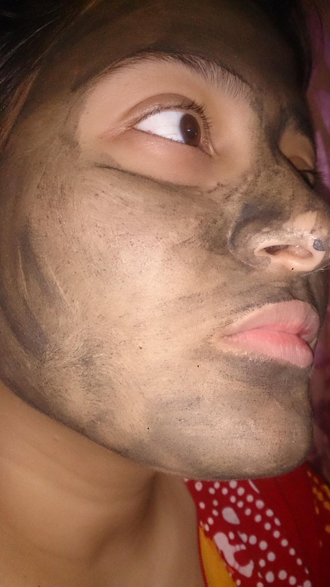 kavitashahi's tweet photo. #BlossomKocchar Charcoal facepack :) #SkinSecret #Amazing #DontBeShy to show your #Packface.So what's ur #Packface? http://t.co/US7szeAmKG