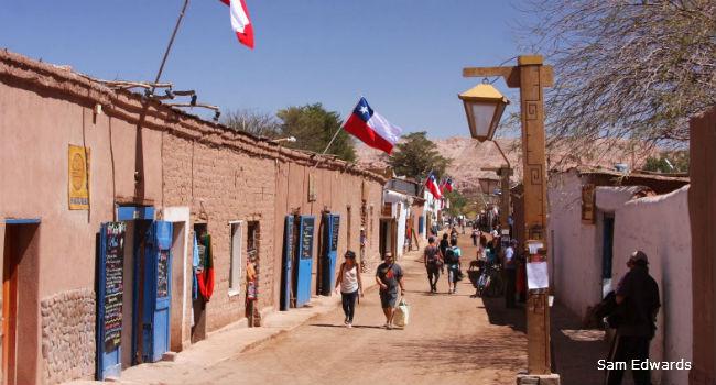 chiletravel's tweet photo. #AtacamaDesert is so hot that it generates 4151 kilowatts hr/m2 of solar radiation #VisitChile http://t.co/dMSxX1ZwPv http://t.co/VZNejpUVNy