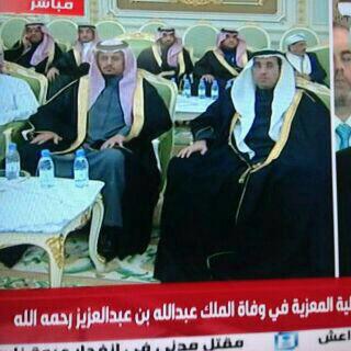 ALATTAS_FACTORY's tweet photo. عضو شرف نادي #الاتحاد ورئيسه السابق الشيخ منصور بن حمدان البلوي يؤدي واجب العزاء في فقيد الوطن ابو متعب http://t.co/KNI1cHtCFJ