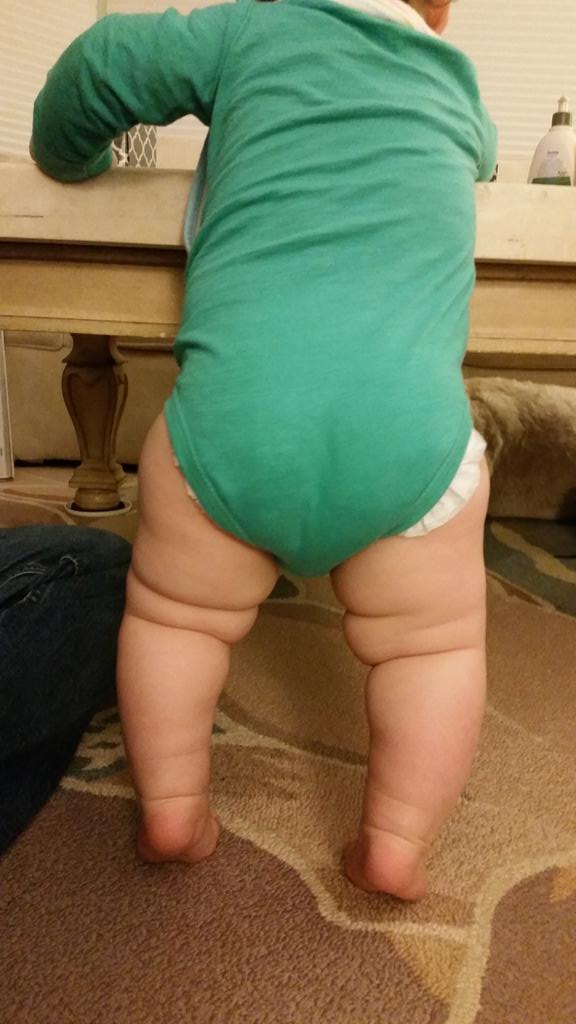 KristinaBehr's tweet image. #BabyButt #SumoLegs #PullingUp #WeAreScrewed